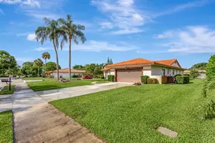 10072 Ramblewood Dr, Coral Springs, FL 33071 - Photo 4