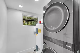 400 NE 26th Dr, Wilton Manors, FL 33334 - Photo 16