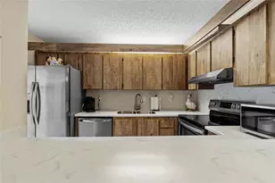 581 Springdale Cir, Palm Springs, FL 33461 - Photo 14