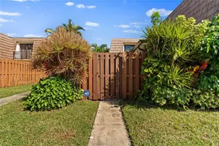 581 Springdale Cir, Palm Springs, FL 33461 - Photo 2