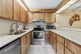 581 Springdale Cir, Palm Springs, FL 33461 - Photo 10