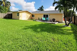 719 SW 79th Ave, North Lauderdale, FL 33068 - Photo 14