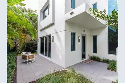 240  Shore Ct, Lauderdale by the Sea, FL 33308 - Photo 2