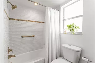 8280 Sunrise Lakes Blvd, Sunrise, FL 33322 - Photo 32