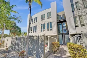 703 SE 16th Ct, Fort Lauderdale, FL 33316 - Photo 2