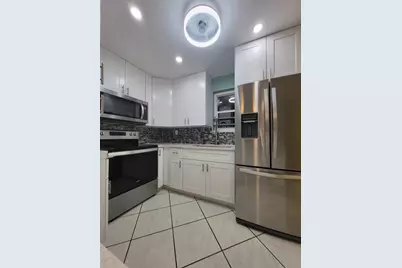 1890 W 56th St, Unit #1113, Hialeah, FL 33012 - Photo 4