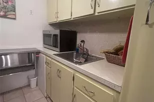 900 SW 10th Terrace, Hallandale Beach, FL 33009 - Photo 6