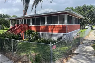 301 Avenue L, Moore Haven, FL 33471 - Photo 2