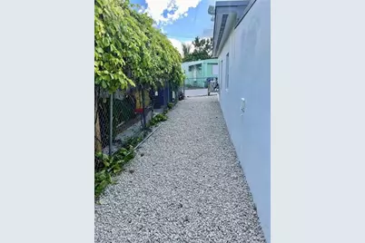 2201 NE 135th Ln, North Miami Beach, FL 33181 - Photo 18