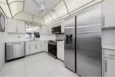 328 N Ocean Blvd, Unit #1007, Pompano Beach, FL 33062 - Photo 8