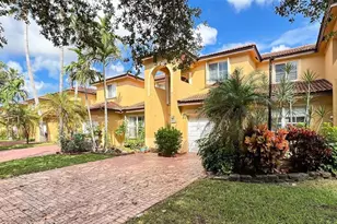 14015 N Forest Oak Cir, Davie, FL 33325 - Photo 2