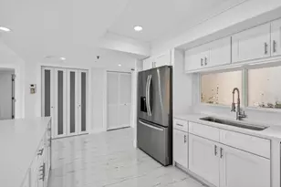 2480 Presidential Way, West Palm Beach, FL 33401 - Photo 4