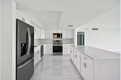 2480 Presidential Way #902, West Palm Beach, FL 33401 - Photo 2