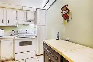 1400 St Charles Pl, Pembroke Pines, FL 33026 - Photo 14