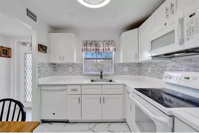 9421  Sunrise Lakes Blvd, Unit #206, Sunrise, FL 33322 - Photo 14