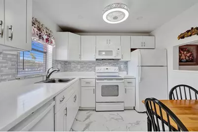 9421  Sunrise Lakes Blvd, Unit #206, Sunrise, FL 33322 - Photo 10