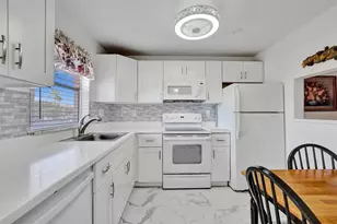 9421 Sunrise Lakes Blvd, Sunrise, FL 33322 - Photo 10