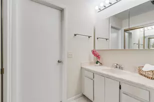 450 Briarwood Cir, Hollywood, FL 33024 - Photo 26