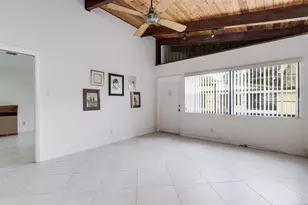 450 Briarwood Cir, Hollywood, FL 33024 - Photo 18