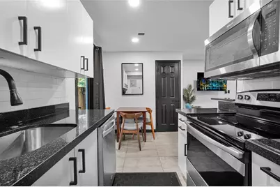 621 NE 28th St, Wilton Manors, FL 33334 - Photo 12