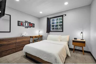 621 NE 28th St, Wilton Manors, FL 33334 - Photo 22