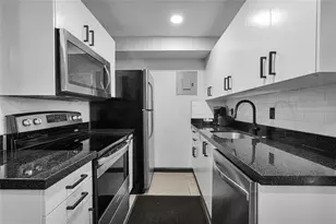 621 NE 28th St, Wilton Manors, FL 33334 - Photo 10