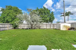 261 NE 45th St, Oakland Park, FL 33334 - Photo 12