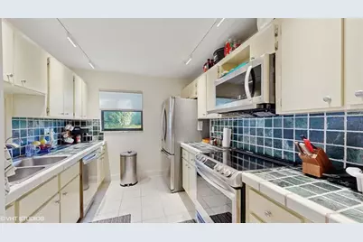 2113 NE 11th Ave, Unit #2113, Wilton Manors, FL 33305 - Photo 4