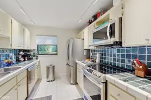 2113 NE 11th Ave, Wilton Manors, FL 33305 - Photo 4