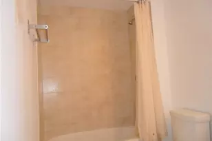 1900 N Bayshore Dr, Miami, FL 33132 - Photo 30