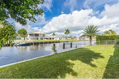 5601  Bayview Dr, Fort Lauderdale, FL 33308 - Photo 8