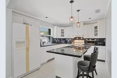 8101 SW 198th St, Cutler Bay, FL 33189 - Photo 10