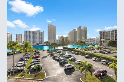 800  Parkview Dr, Unit #528, Hallandale Beach, FL 33009 - Photo 2