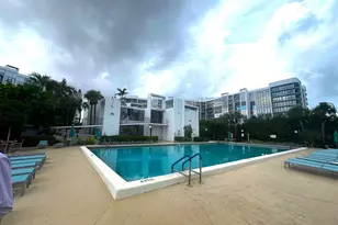 800 Parkview Dr, Hallandale Beach, FL 33009 - Photo 26