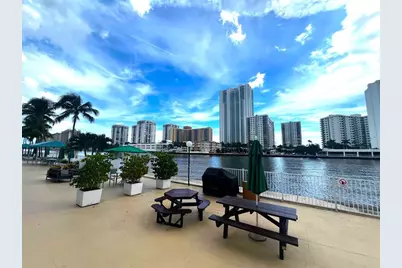 800  Parkview Dr, Unit #528, Hallandale Beach, FL 33009 - Photo 18