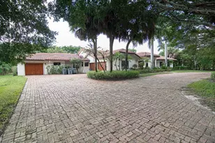 8208 Twin Lake Dr, Boca Raton, FL 33496 - Photo 2