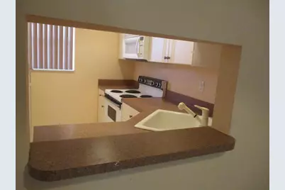 8390  Lagos De Campo Blvd, Unit #304, Tamarac, FL 33321 - Photo 6