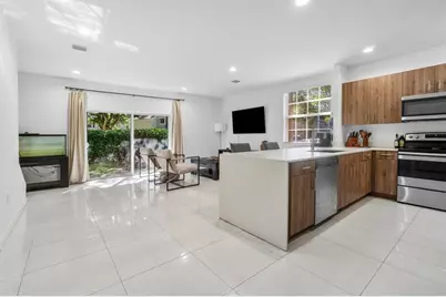 1030  Crystal Way, Unit #104, Delray Beach, FL 33444 - Photo 4