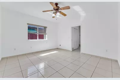 16757 NW 91st Ct, Miami Lakes, FL 33018 - Photo 16