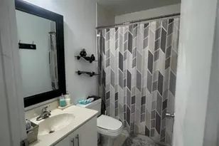 7420 W 20th Ave, Hialeah, FL 33016 - Photo 8