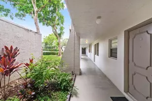 9470 Poinciana Pl, Davie, FL 33324 - Photo 18