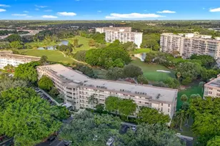 545 Oaks Ln, Pompano Beach, FL 33069 - Photo 2