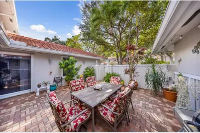 4115  Carriage Dr, Unit #P2, Pompano Beach, FL 33069 - Photo 2