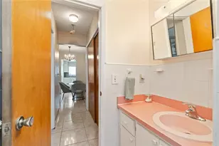 161 NE 10th Ave, Hallandale Beach, FL 33009 - Photo 18