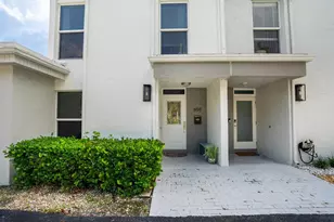 658 Kensington Pl, Wilton Manors, FL 33305 - Photo 2