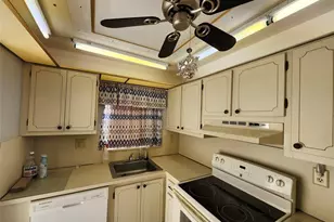 9661 Sunrise Lakes Blvd, Sunrise, FL 33322 - Photo 8