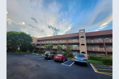 9661  Sunrise Lakes Blvd, Unit #302, Sunrise, FL 33322 - Photo 2