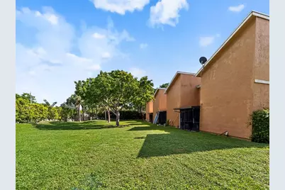 8009 NW 71st Ct, Tamarac, FL 33321 - Photo 2