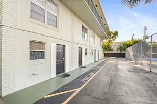 811 W Oakland Park Blvd, Oakland Park, FL 33311 - Photo 30