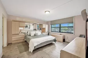 900 Colony Point Cir, Pembroke Pines, FL 33026 - Photo 10